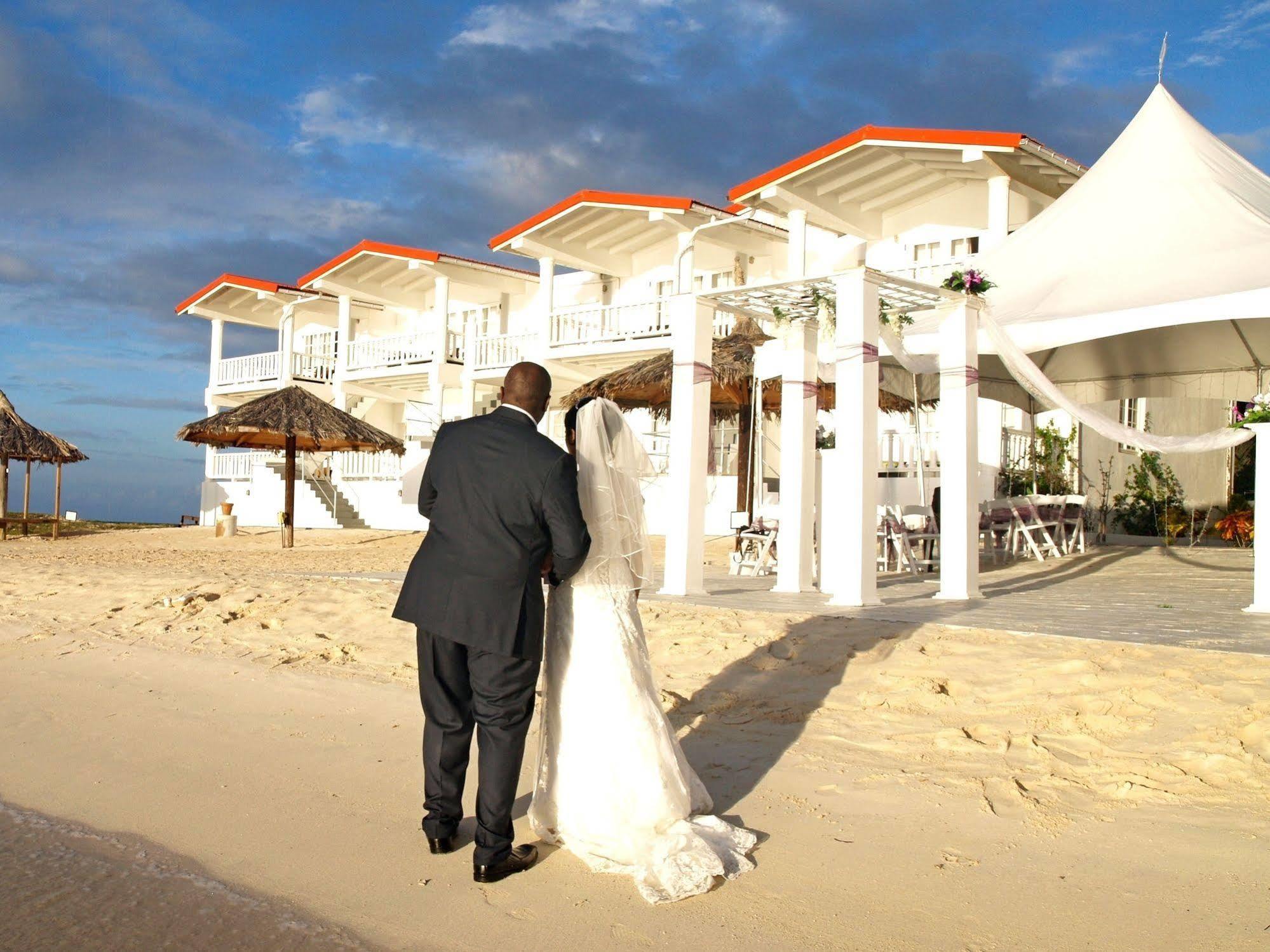 Davids Beach Hotel Clifton Exterior photo